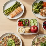 Balanced meal ideas for busy days: healthy lunchbox and delicious food plates.