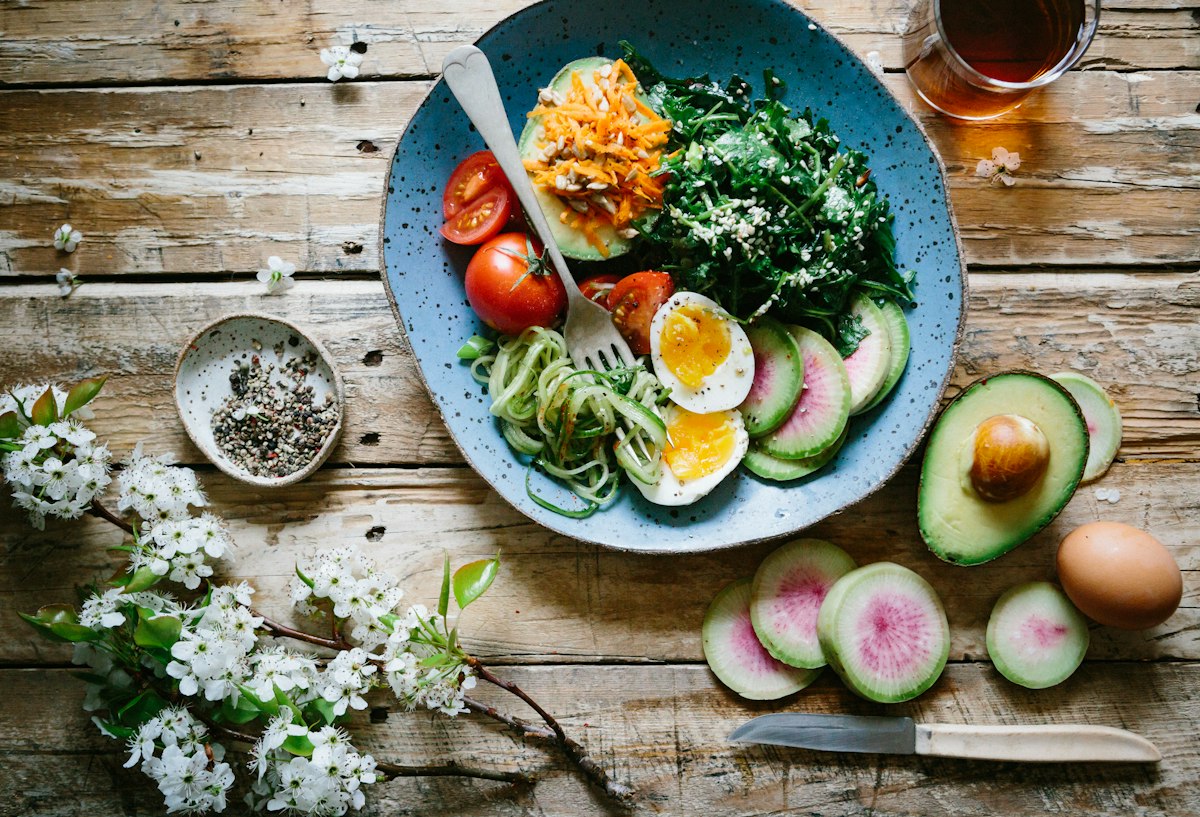 The Biochemical Blueprint of Anti-Inflammatory Diets: Polyphenols, Omega Ratios, and Gut Immunity